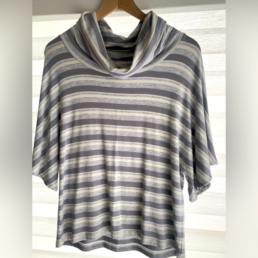 The most flattering Grey and off white cowl neck